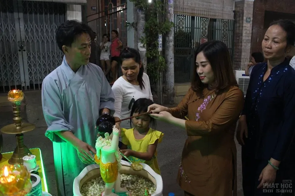 Khu phố Bình Đa hân hoan mừng Phật đản image-1731746632117