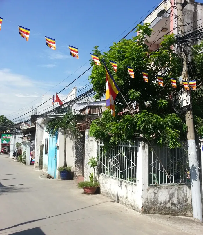 Lại chuyện tư gia treo cờ băng rôn Kính mừng Phật đản image-1732292265008