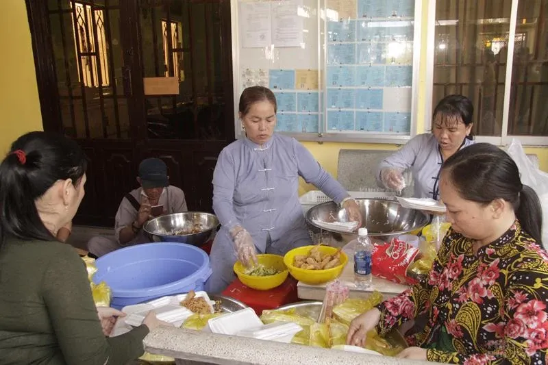 Lần đầu tổ chức buffet chay gây quỹ từ thiện tại Sa Đéc 2 Lần đầu tổ chức buffet chay gây quỹ từ thiện tại Sa Đéc image-1731939659933