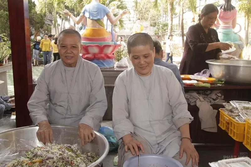 Lần đầu tổ chức buffet chay gây quỹ từ thiện tại Sa Đéc image-1731939662289