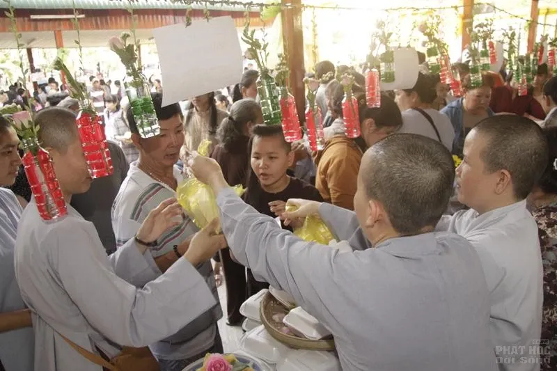 Lần đầu tổ chức buffet chay gây quỹ từ thiện tại Sa Đéc 15 Lần đầu tổ chức buffet chay gây quỹ từ thiện tại Sa Đéc image-1731939670755