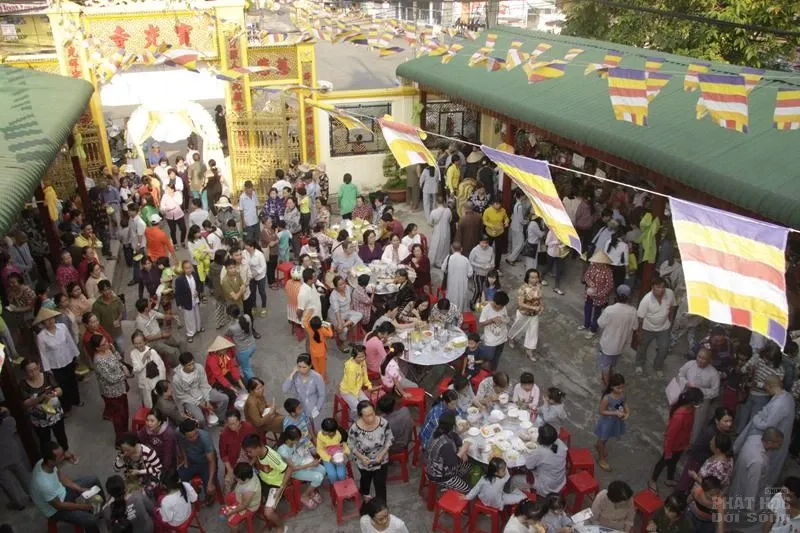 Lần đầu tổ chức buffet chay gây quỹ từ thiện tại Sa Đéc 19 Lần đầu tổ chức buffet chay gây quỹ từ thiện tại Sa Đéc image-1731939674092