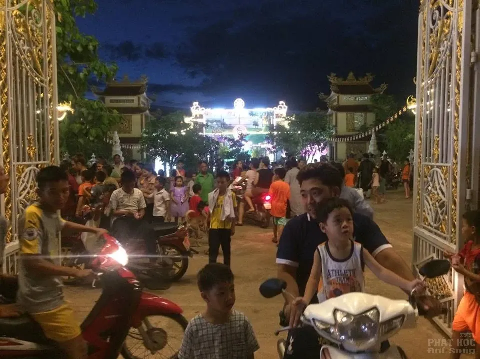 Lào: Chùa Trang Nghiêm mừng lễ Phật Thích Ca đản sanh Lào: Chùa Trang Nghiêm Pakse mừng lễ Phật Thích Ca đản sanh image-1731937615725