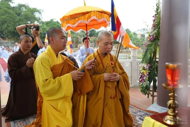 Lễ an vị tôn tượng Bồ-tát Quán Thế Âm chùa Hòa Phúc 2 Lễ an vị tôn tượng Bồ-tát Quán Thế Âm chùa Hòa Phúc image-1731920010015