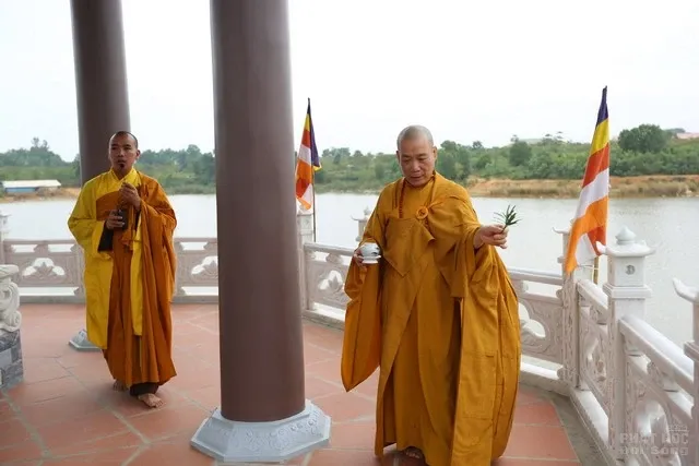 Lễ an vị tôn tượng Bồ-tát Quán Thế Âm chùa Hòa Phúc 10 Lễ an vị tôn tượng Bồ-tát Quán Thế Âm chùa Hòa Phúc image-1731920015322