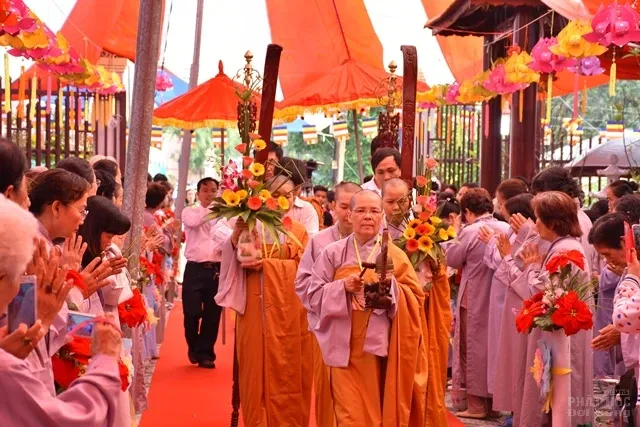 Lễ bổ nhiệm Sư cô Thích Nữ Huệ Bảo trụ trì Tịnh thất Liên Nghiêm 8 Lễ bổ nhiệm Sư cô Thích Nữ Huệ Bảo trụ trì Tịnh thất Liên Nghiêm image-1731944529319