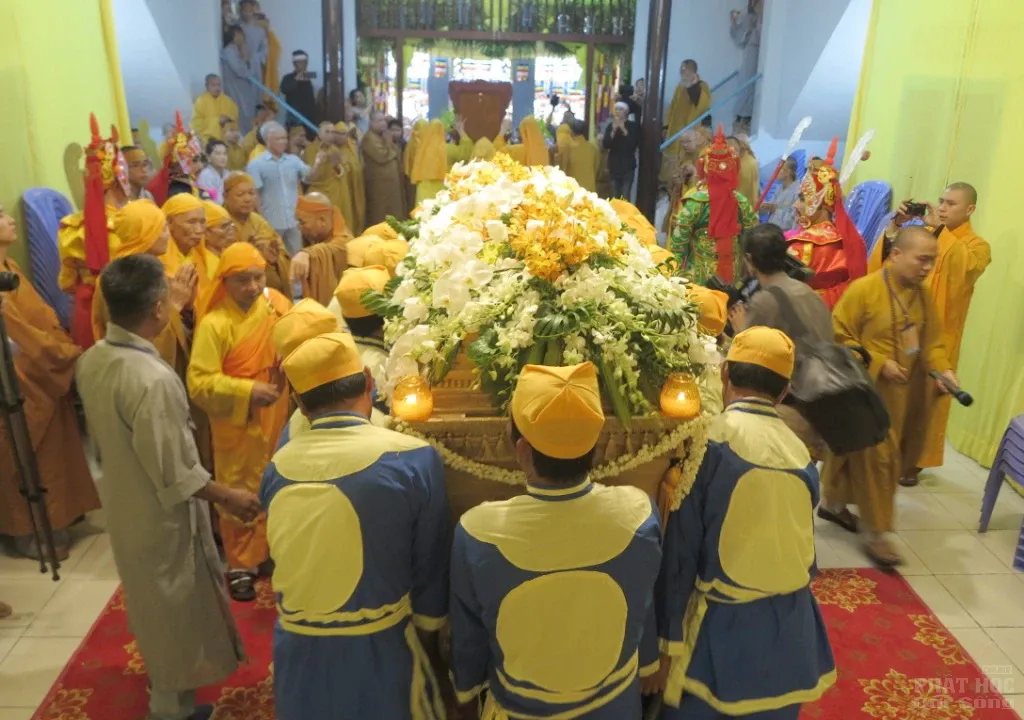 Lễ cung tống kim quan cố HT Thích Trí Tâm nhập Bảo tháp Huệ Minh image-1731939975048