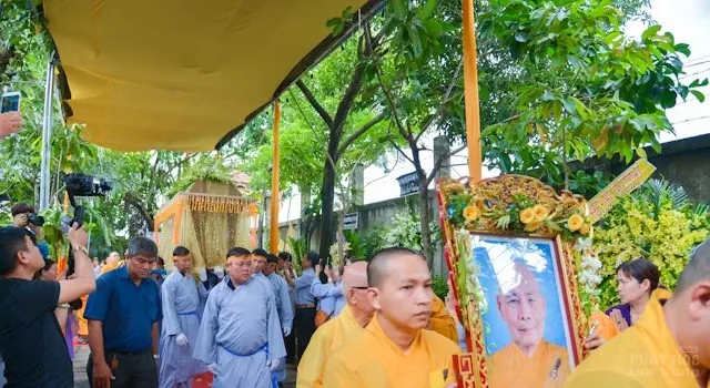 Lễ cung tống kim quan nhập bảo tháp cố HT Thích Trung Hậu image-1731945389208