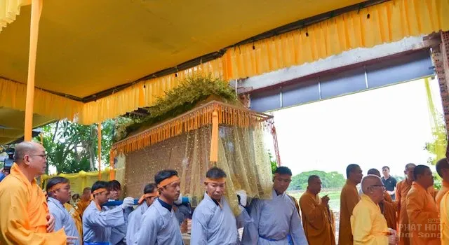 Lễ cung tống kim quan nhập bảo tháp cố HT Thích Trung Hậu image-1731945390512