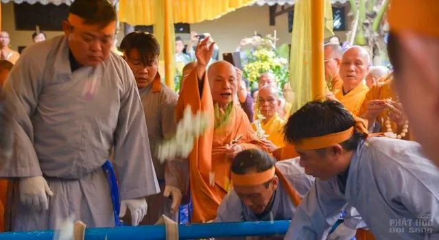 Lễ cung tống kim quan nhập bảo tháp cố HT Thích Trung Hậu image-1731945391742