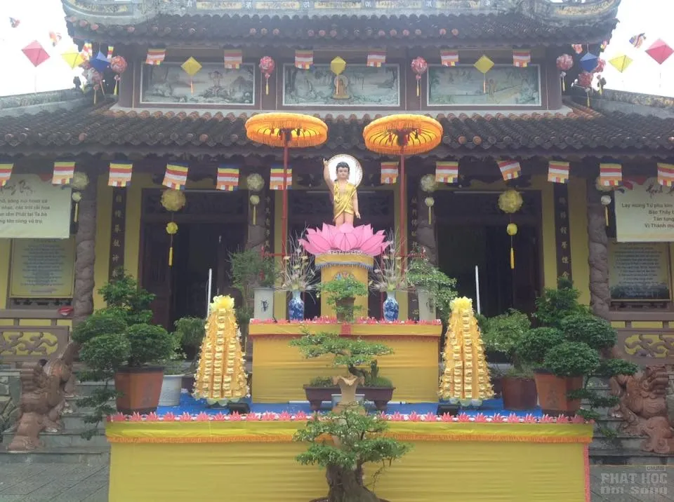 Lễ đài Chùa Mậu Tài - Huế image-1731746753126