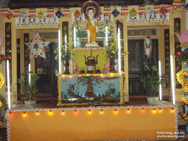 Lễ đài Phật đản đẹp tại Huế image-1731726561118