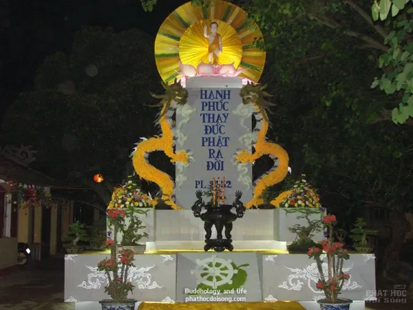 Lễ đài Phật đản đẹp tại Huế image-1731726562313