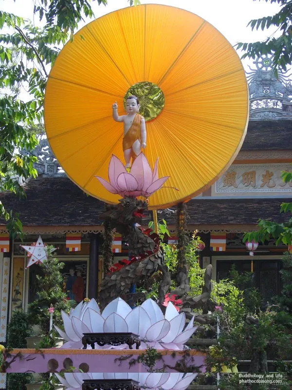 Lễ đài Phật đản đẹp tại Huế image-1731726564563