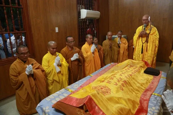 Lễ nhập kim quan HT.Thích Chí Mãn 3 Lễ nhập kim quan HT.Thích Chí Mãn image-1732290907335