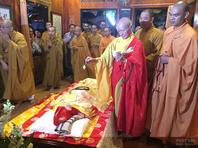 Lễ nhập kim quan nhục thân HT Thích Trí Viên 1 Lễ nhập kim quan nhục thân HT Thích Trí Viên image-1731938659786