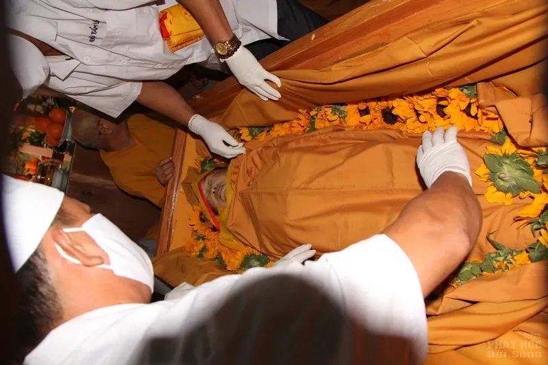 Lễ nhập kim quan Ni trưởng Thích Nữ Như Niệm image-1732291096980