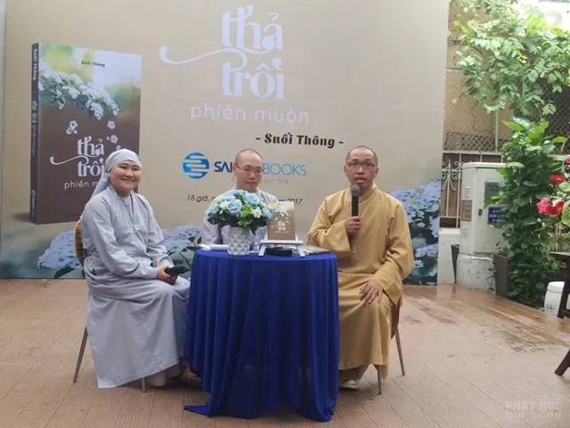 Lễ ra mắt sách: “Thả trôi phiền muộn” 3 Lễ ra mắt sách: “Thả trôi phiền muộn” image-1732289549123