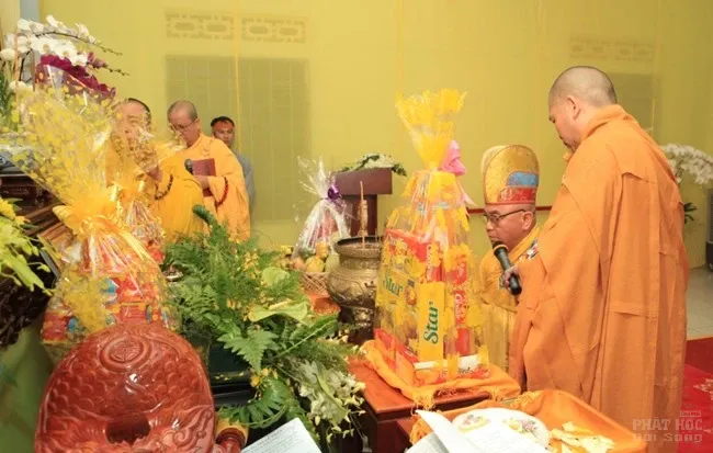 Lễ thỉnh giác linh HT Thích Trí Tâm tham Phật - Yết Tổ image-1732287449974