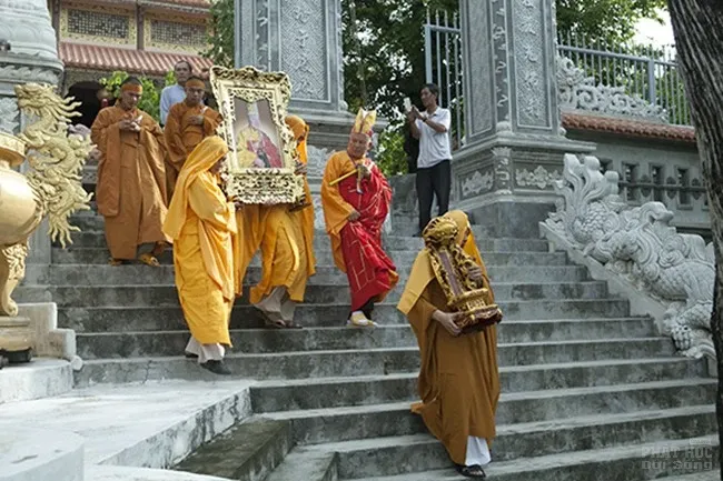 Lễ thỉnh giác linh HT Thích Trí Tâm tham Phật - Yết Tổ image-1732287454395