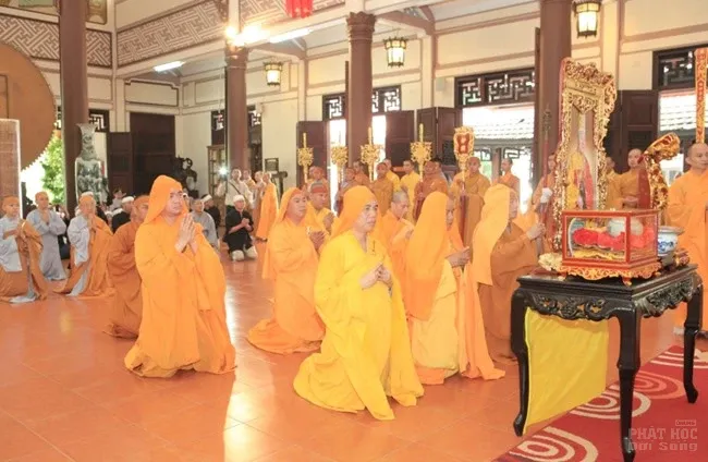 Lễ thỉnh giác linh HT Thích Trí Tâm tham Phật - Yết Tổ image-1732287456514