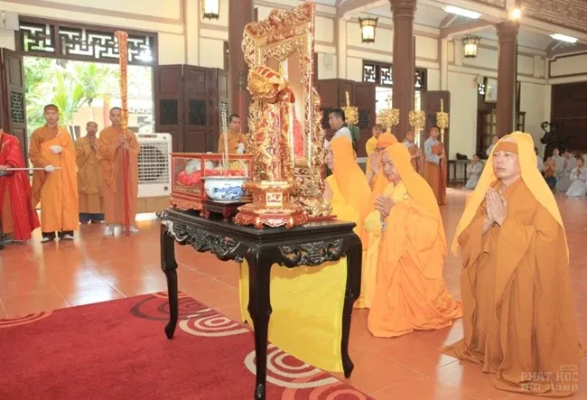 Lễ thỉnh giác linh HT Thích Trí Tâm tham Phật - Yết Tổ image-1732287457227