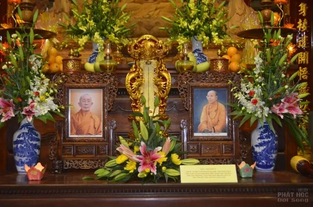 Lễ tưởng niệm chư tôn đức lãnh đạo tiền bối Học viện PGVN tại Huế image-1731942348366