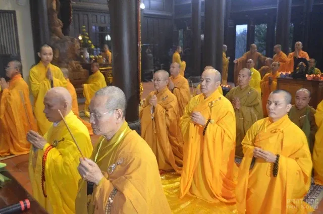 Lễ tưởng niệm chư tôn đức lãnh đạo tiền bối Học viện PGVN tại Huế image-1731942351026