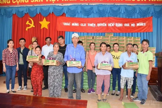 Long An: CLB Thiện Duyên trao 100 phần quà cho người neo đơn 2 Long An: CLB Thiện Duyên trao 100 phần quà cho người neo đơn image-1731727269477