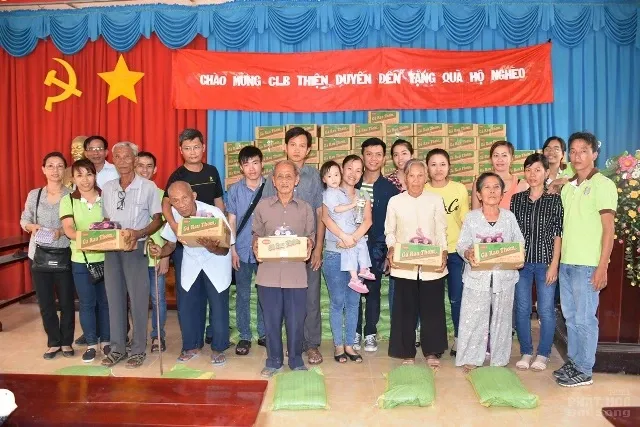 Long An: CLB Thiện Duyên trao 100 phần quà cho người neo đơn 4 Long An: CLB Thiện Duyên trao 100 phần quà cho người neo đơn image-1731727270626