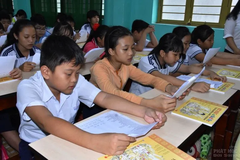 Lớp học tình thương Thiện Duyên làm lễ tắm Phật image-1731943276764