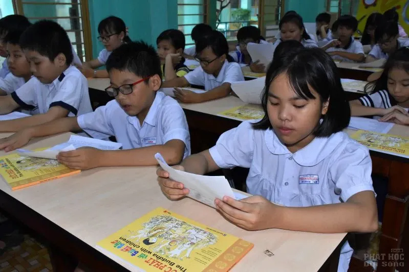 Lớp học tình thương Thiện Duyên làm lễ tắm Phật image-1731943277693