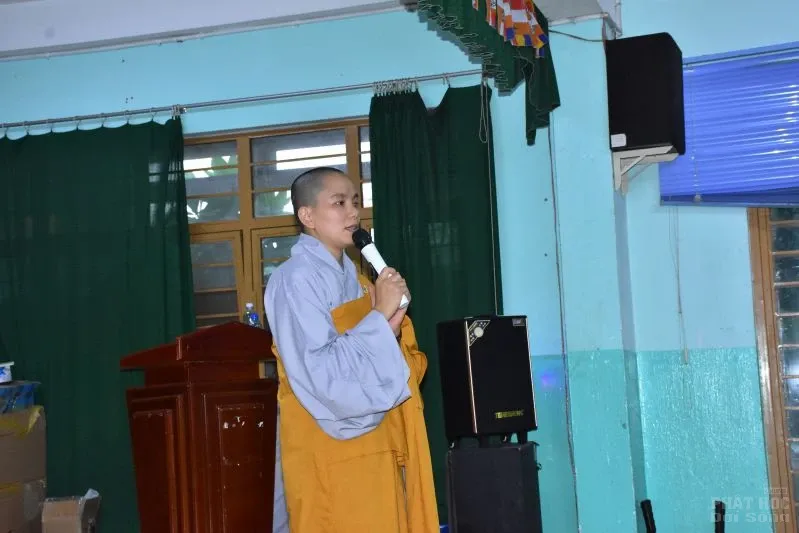 Lớp học tình thương Thiện Duyên làm lễ tắm Phật image-1731943285643