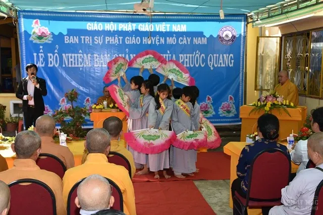 Mõ Cày Nam: Bổ nhiệm Ban quản trị chùa Phước Quang 11 Mõ Cày Nam: Bổ nhiệm Ban quản trị chùa Phước Quang image-1731937228589