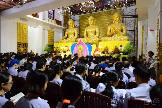 Mừng hội Vesak về chùa tắm Phật quy y image-1731747078074