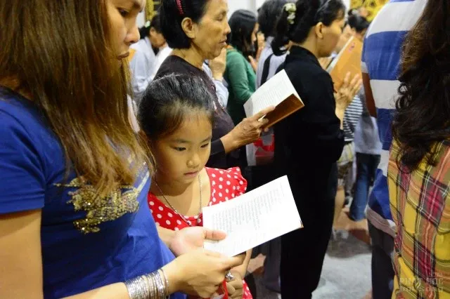 Mừng hội Vesak về chùa tắm Phật quy y 4 Mừng hội Vesak về chùa tắm Phật quy y image-1731747079146