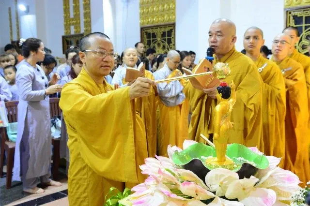 Mừng hội Vesak về chùa tắm Phật quy y 5 Mừng hội Vesak về chùa tắm Phật quy y image-1731747079629