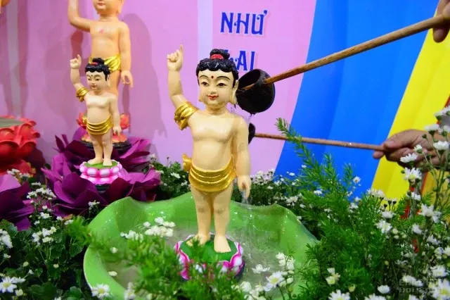Mừng hội Vesak về chùa tắm Phật quy y 9 Mừng hội Vesak về chùa tắm Phật quy y image-1731747081915