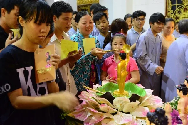 Mừng hội Vesak về chùa tắm Phật quy y 10 Mừng hội Vesak về chùa tắm Phật quy y image-1731747082429