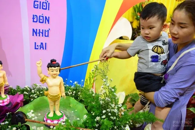 Mừng hội Vesak về chùa tắm Phật quy y 11 Mừng hội Vesak về chùa tắm Phật quy y image-1731747082894