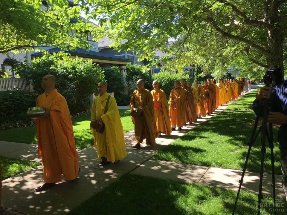 Mỹ: Hình ảnh khất thực hiếm có tại Tp Chicago image-1731747975026