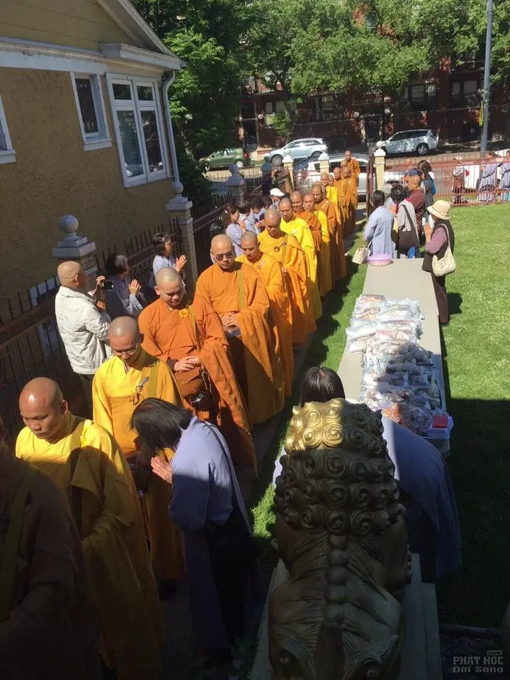 Mỹ: Hình ảnh khất thực hiếm có tại Tp Chicago image-1731747976737