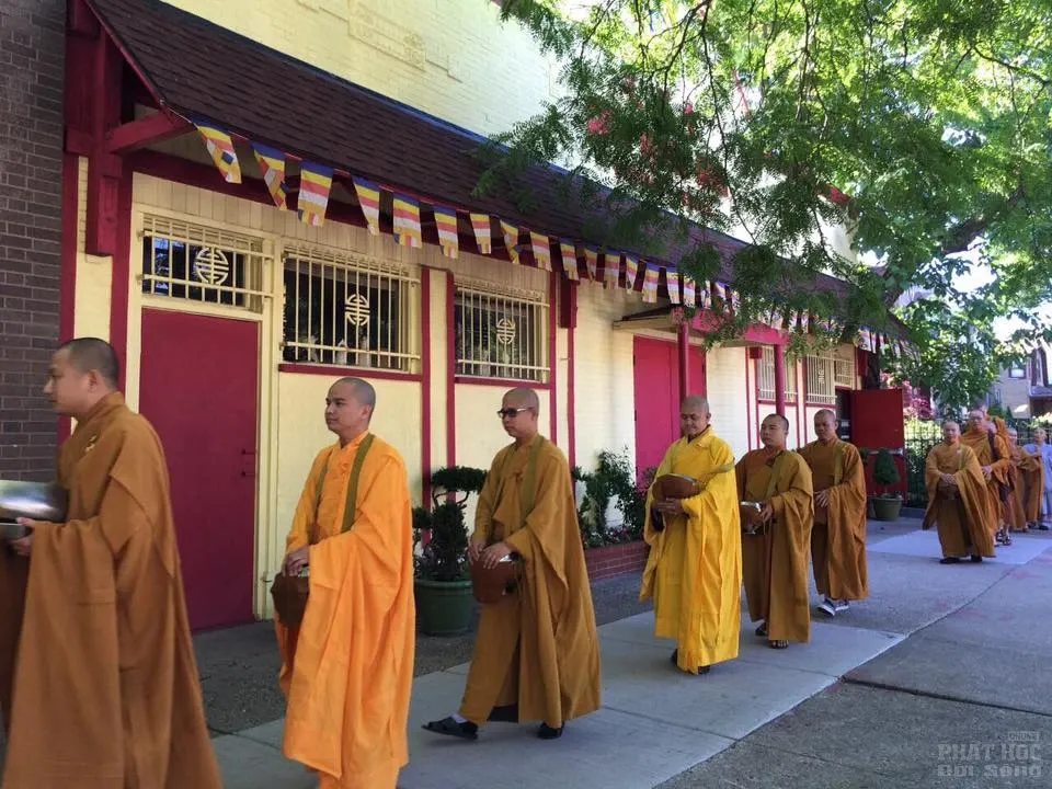 Mỹ: Hình ảnh khất thực hiếm có tại Tp Chicago image-1731747977535