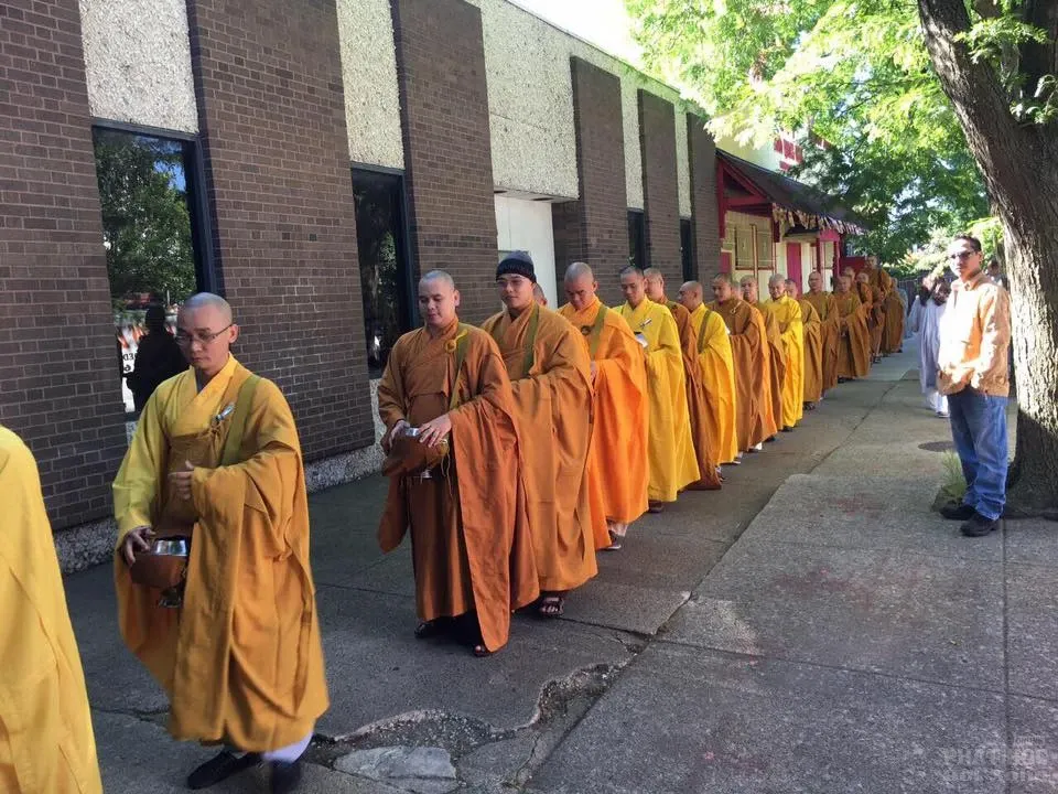 Mỹ: Hình ảnh khất thực hiếm có tại Tp Chicago image-1731747980219