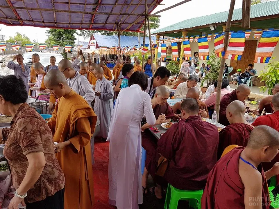 Myanmar: Lễ dâng y, nhập hạ đầu tiên chùa Đại Phước xứ chùa Vàng image-1732291497825