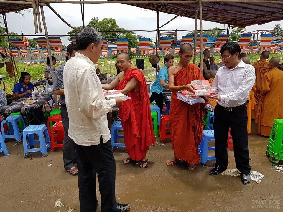 Myanmar: Lễ dâng y, nhập hạ đầu tiên chùa Đại Phước xứ chùa Vàng image-1732291501173