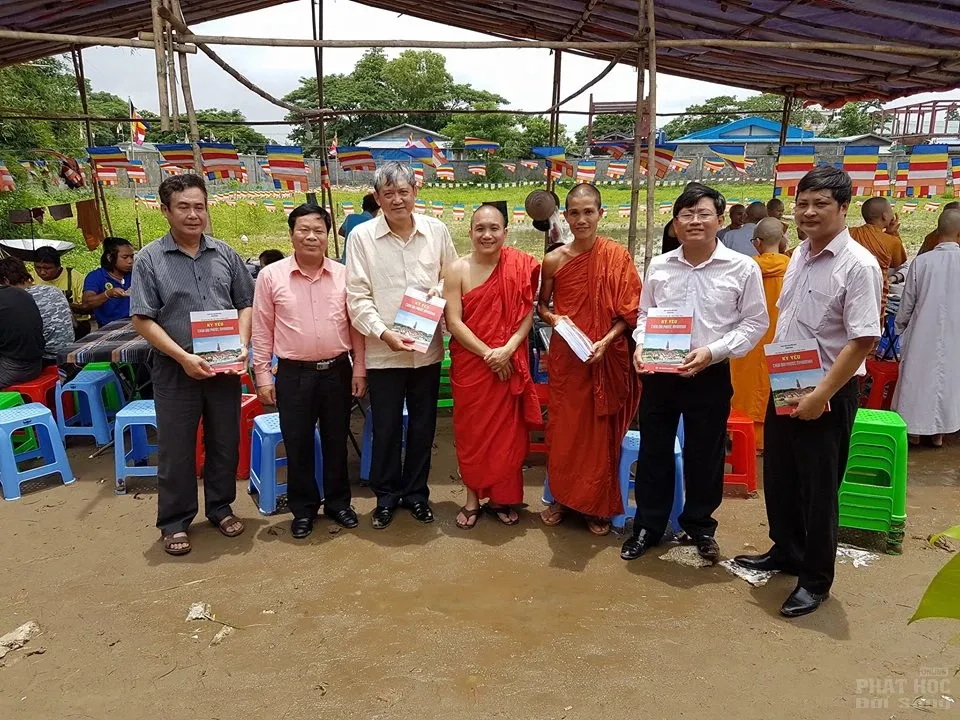 Myanmar: Lễ dâng y, nhập hạ đầu tiên chùa Đại Phước xứ chùa Vàng image-1732291502339