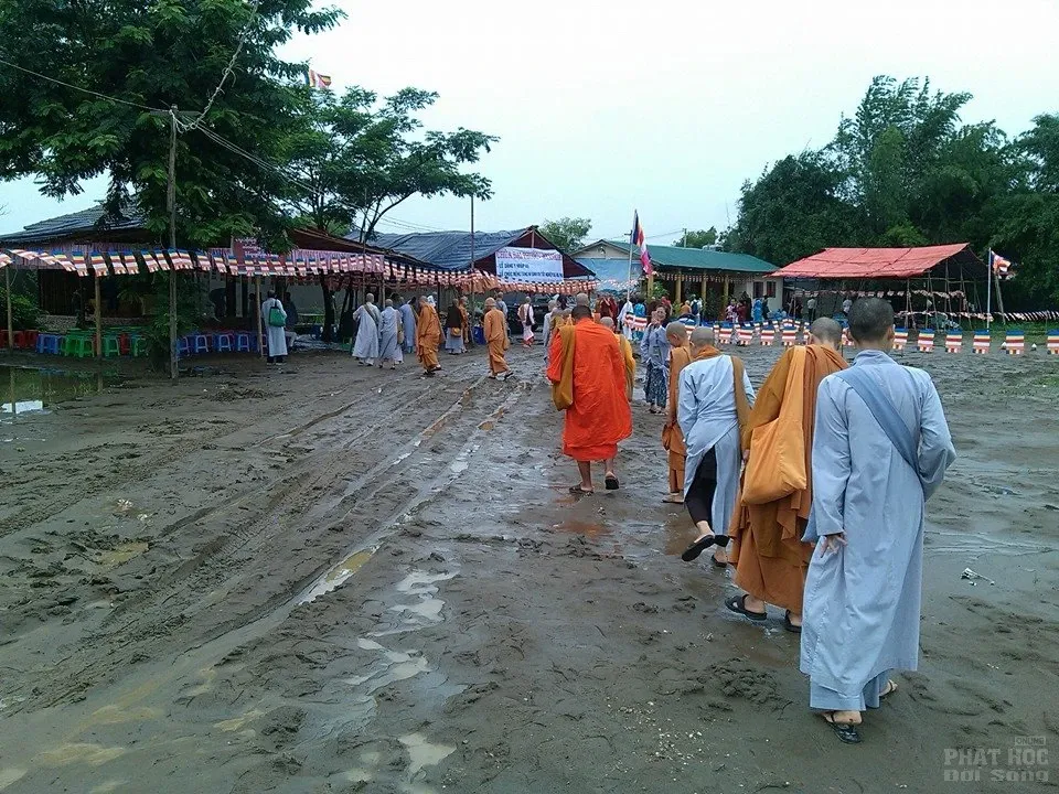 Myanmar: Lễ dâng y, nhập hạ đầu tiên chùa Đại Phước xứ chùa Vàng image-1732291508173