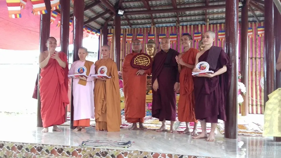 Myanmar: Lễ dâng y, nhập hạ đầu tiên chùa Đại Phước xứ chùa Vàng image-1732291511586