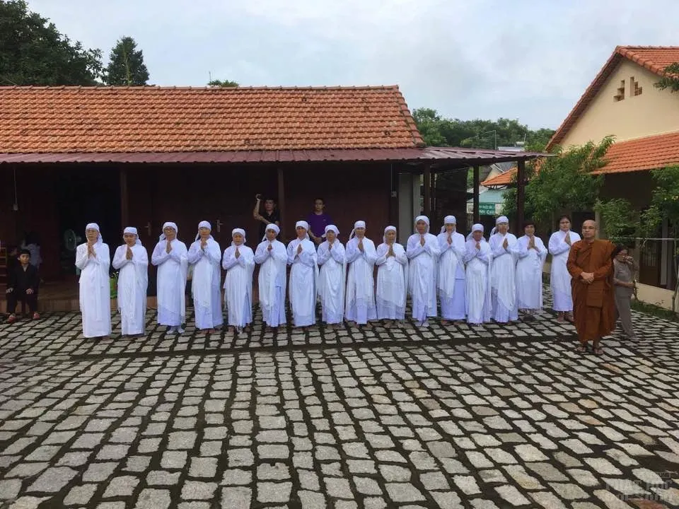 Nét đẹp của 14 nữ tu xuống tóc theo Phật 7 Nét đẹp của 14 nữ tu xuống tóc theo Phật image-1731940322480